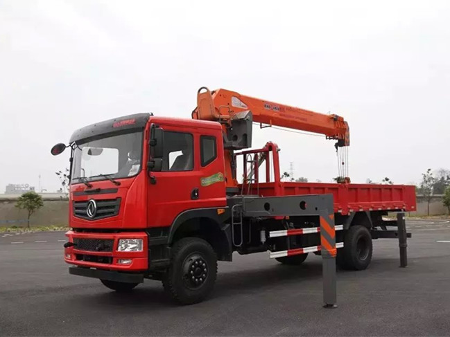 東風(fēng)D701（可裝3.2~8噸吊機）隨車吊帶自卸
