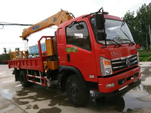 東風廂長3.6米藍牌隨車吊