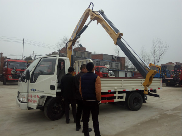 國(guó)五江鈴徐工2噸折臂隨車(chē)吊