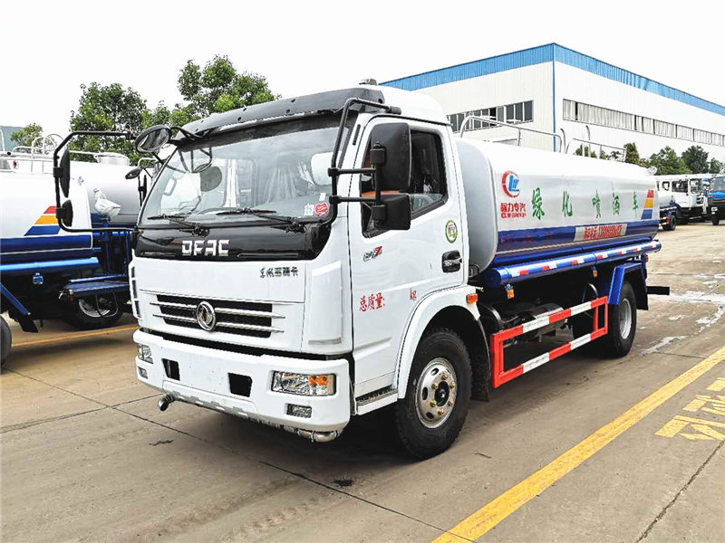 東風多利卡D7灑水車