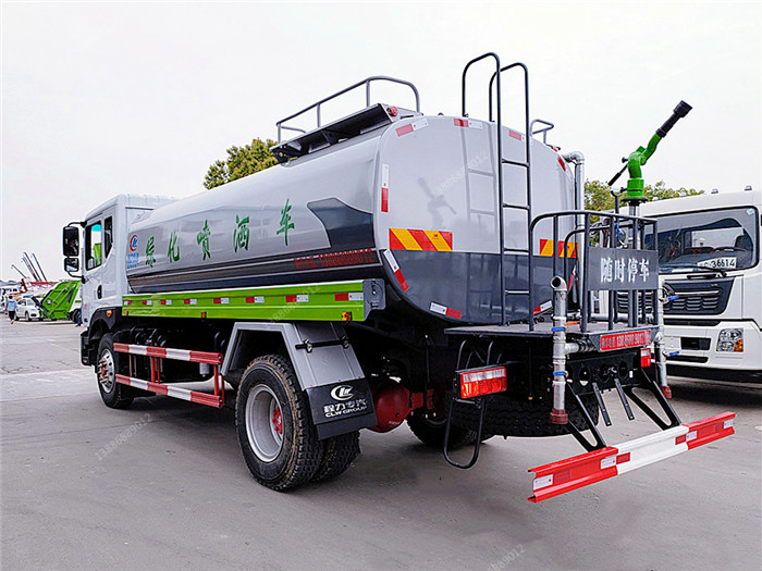 定制版東風D9國五高配置灑水車完工發往廣州