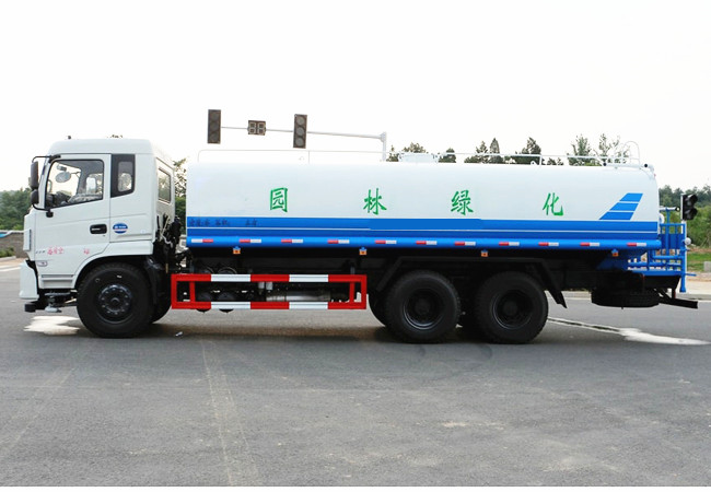 東風專用底盤后雙橋灑水車