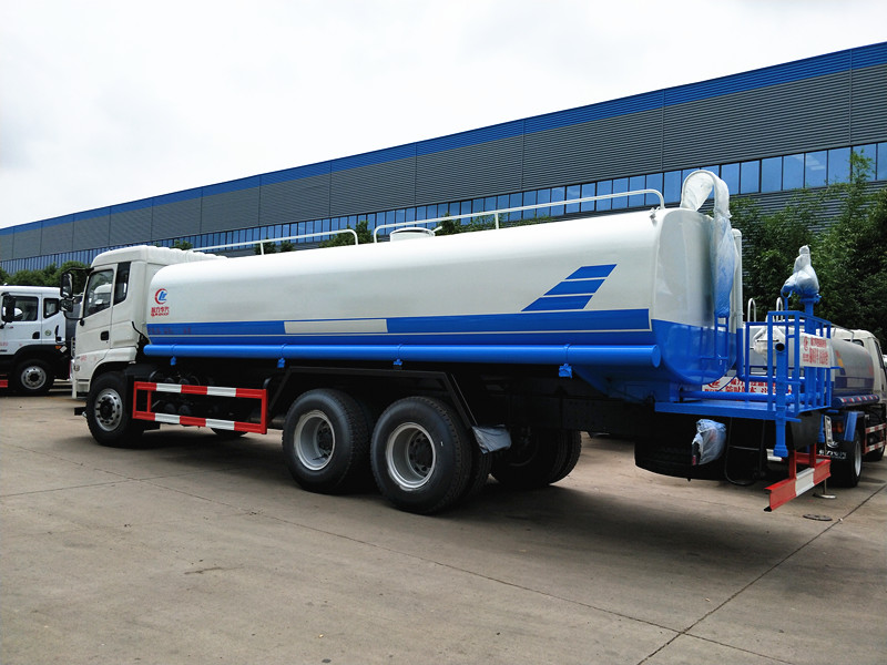 東風專用底盤后雙橋灑水車