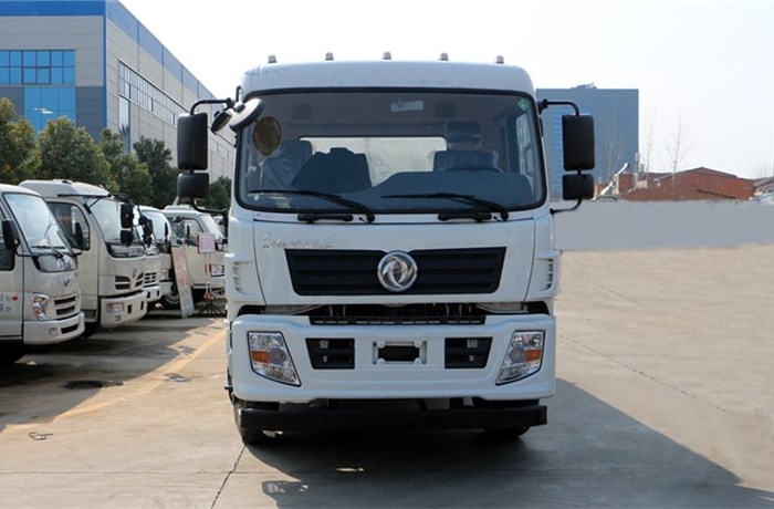 東風(fēng)專底12噸灑水車