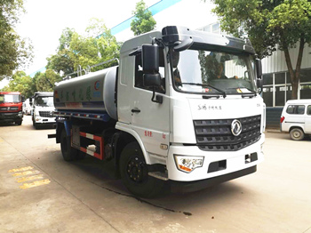 東風(fēng)D3L型12噸灑水車(chē)2臺(tái)發(fā)河北