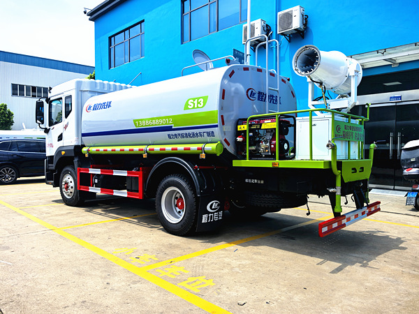 東風多利卡D9新款霧炮車