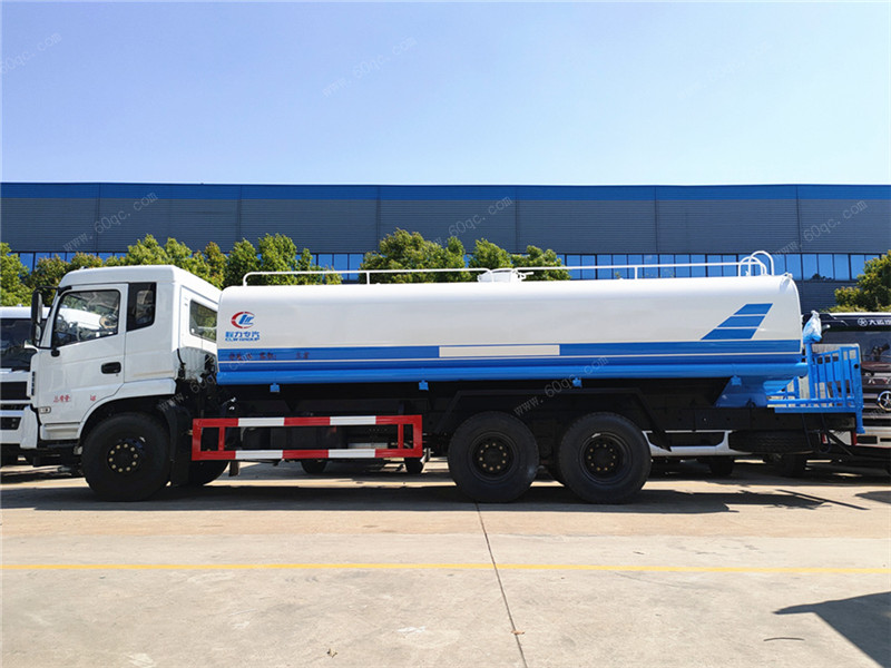 東風(fēng)新款雙橋灑水車