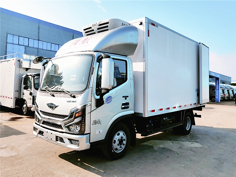 福田領(lǐng)航大G輕卡冷藏車