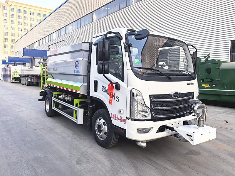 福田領(lǐng)航M5藍(lán)牌抑塵車(chē)